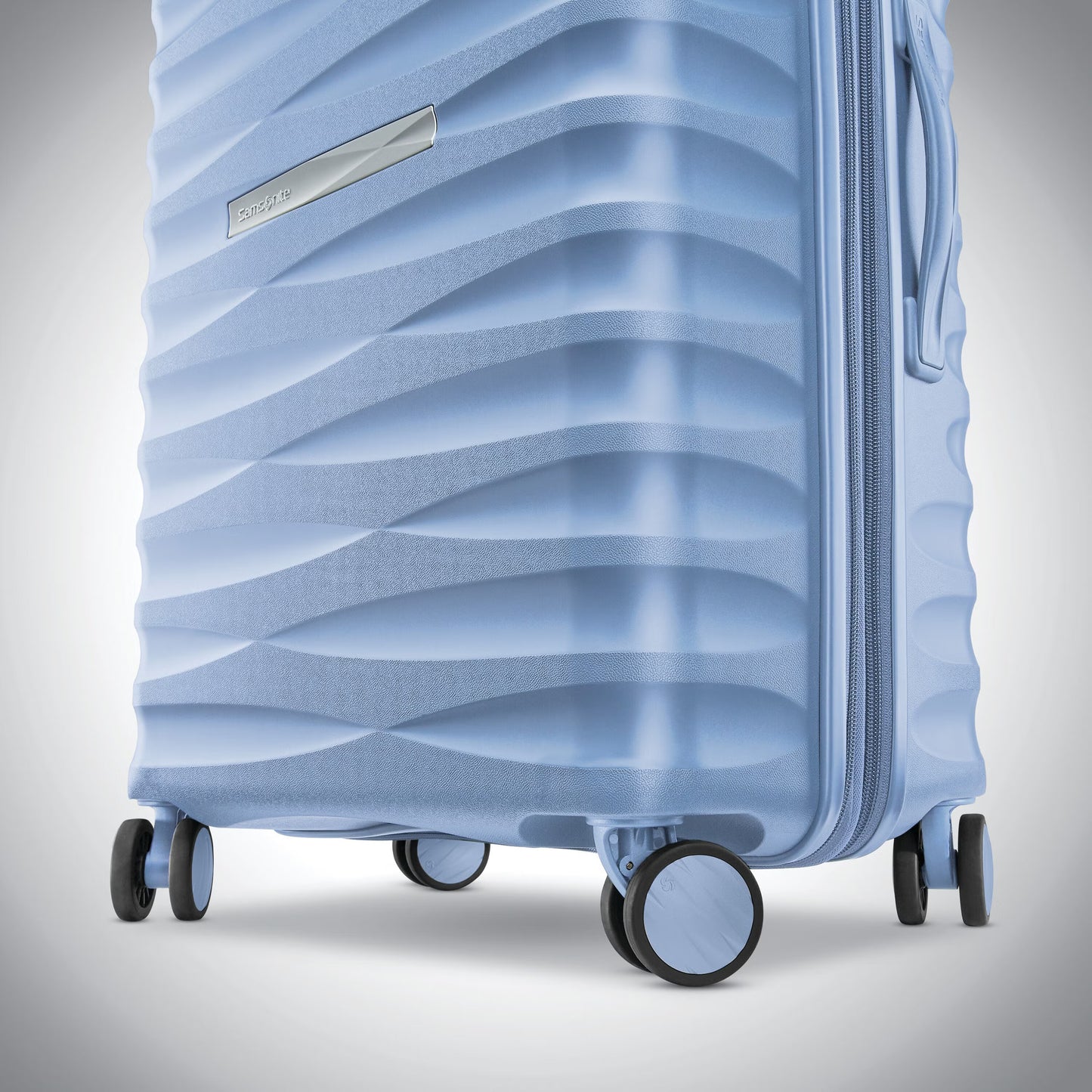 Voltage DLX Global Carry-On Spinner