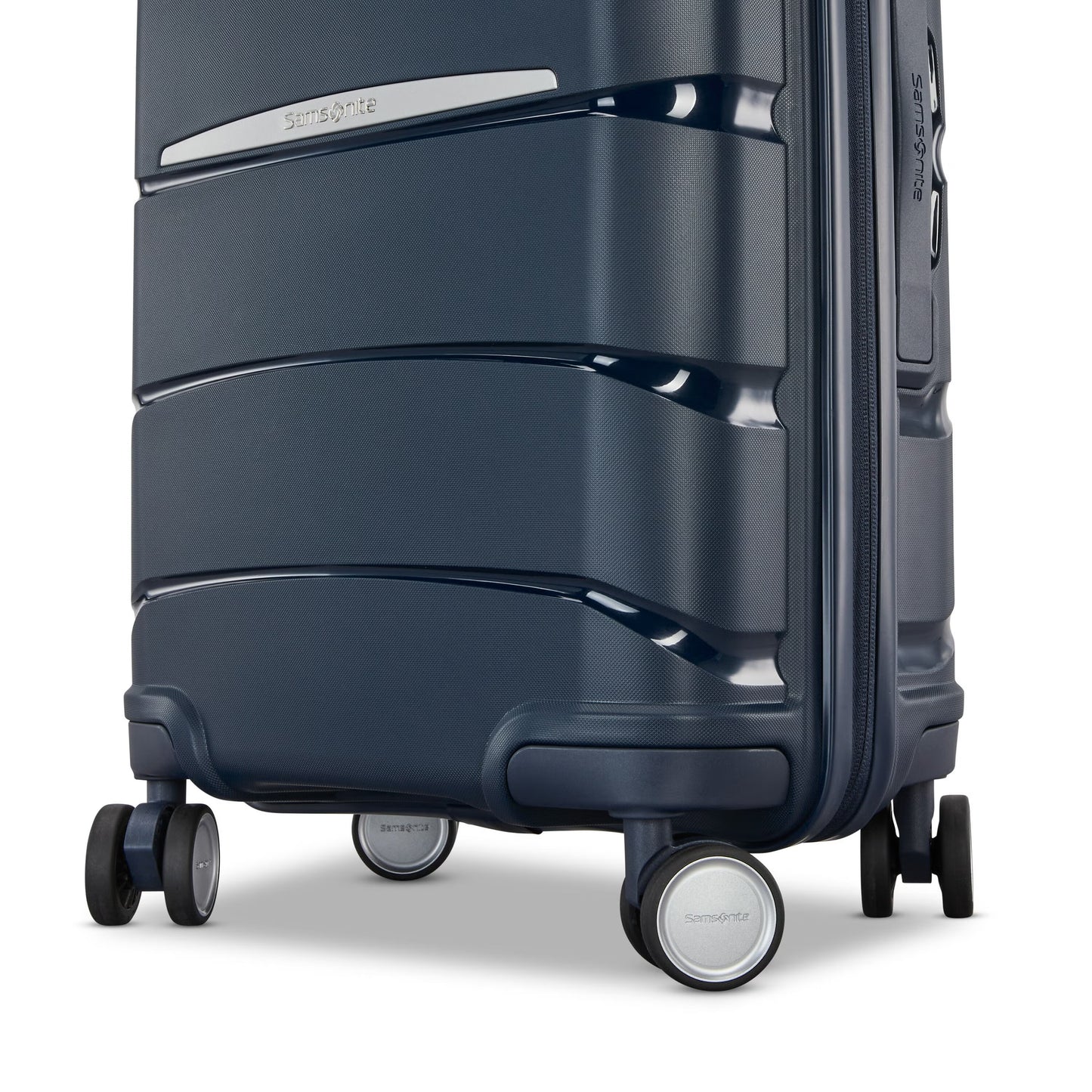 Outline Pro Global Carry-On Spinner